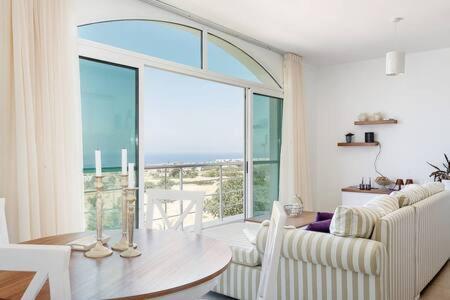 Joya Cyprus Mermaid Penthouse Apartment Agios Amvrosios  Dış mekan fotoğraf