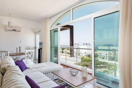 Joya Cyprus Mermaid Penthouse Apartment Agios Amvrosios  Dış mekan fotoğraf
