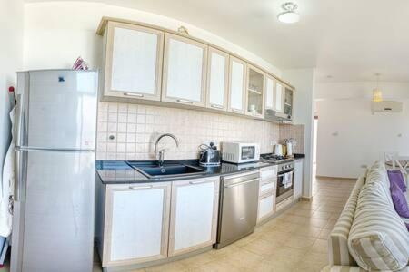Joya Cyprus Mermaid Penthouse Apartment Agios Amvrosios  Dış mekan fotoğraf