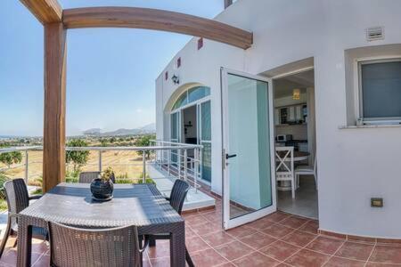 Joya Cyprus Mermaid Penthouse Apartment Agios Amvrosios  Dış mekan fotoğraf